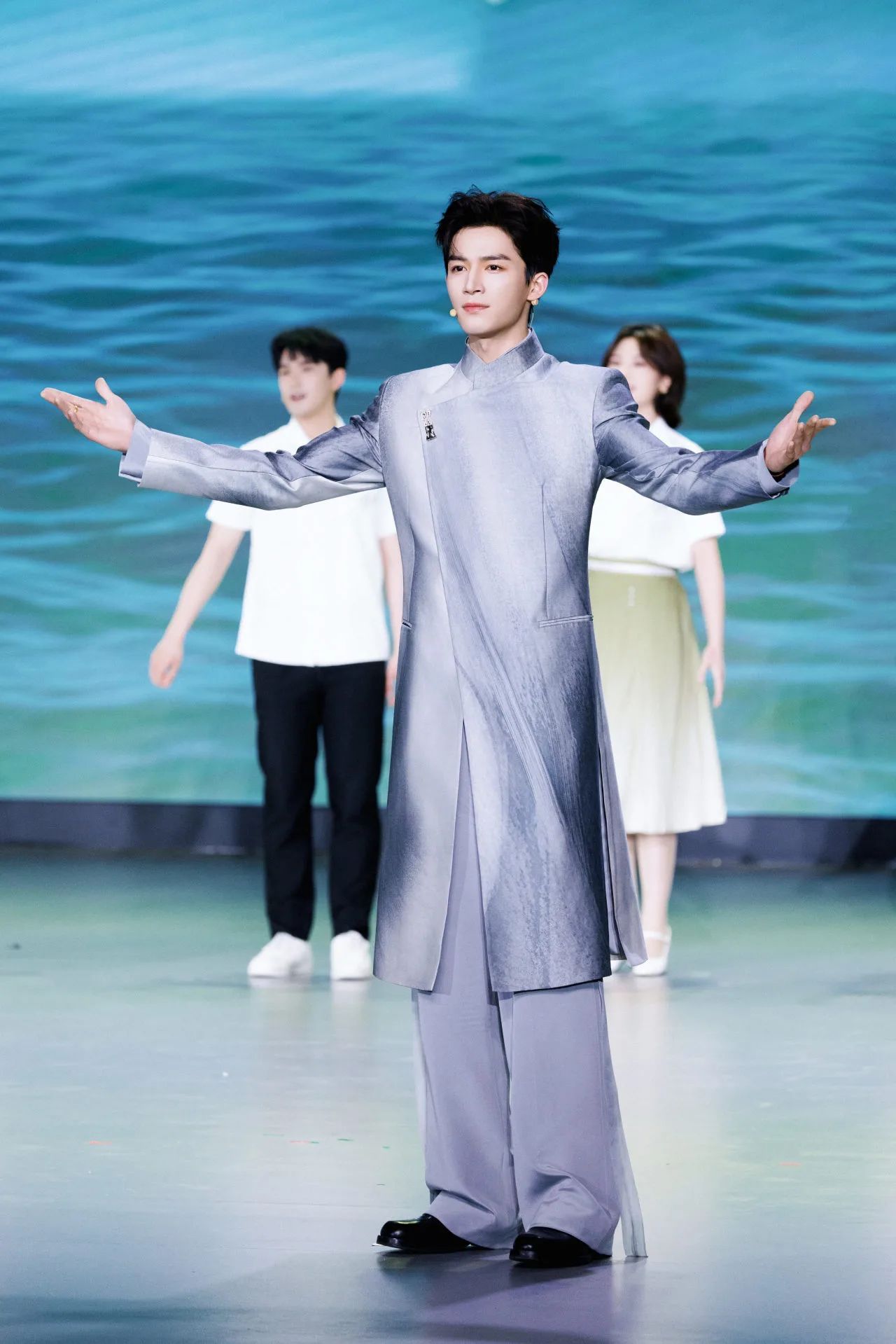 歡娛影視演員王星越亮相百年丁香詩會 攜 “大齊神探” 角色演繹經典詩詞