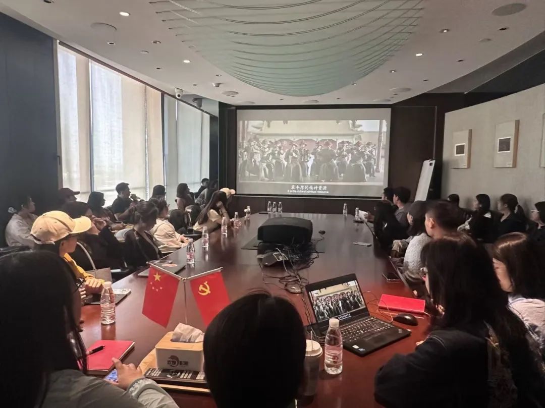 清華大學新聞與傳播學院師生到訪歡娛影視參觀交流